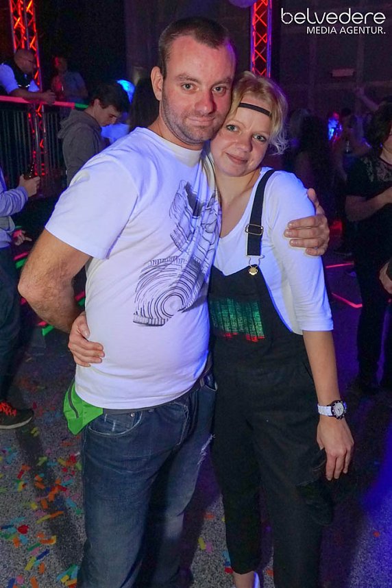 Wir bekennen Farbe! - so hie&szlig; das Motto der Nacht vom Samstag zu Sonntag im Nordh&auml;user Jugendclubhaus. Auf die G&auml;ste wartete nicht nur jede Menge Licht, sondern auch jede Menge toller Musik. Wir haben wieder die Galerie f&uuml;r Sie zusammengestellt.