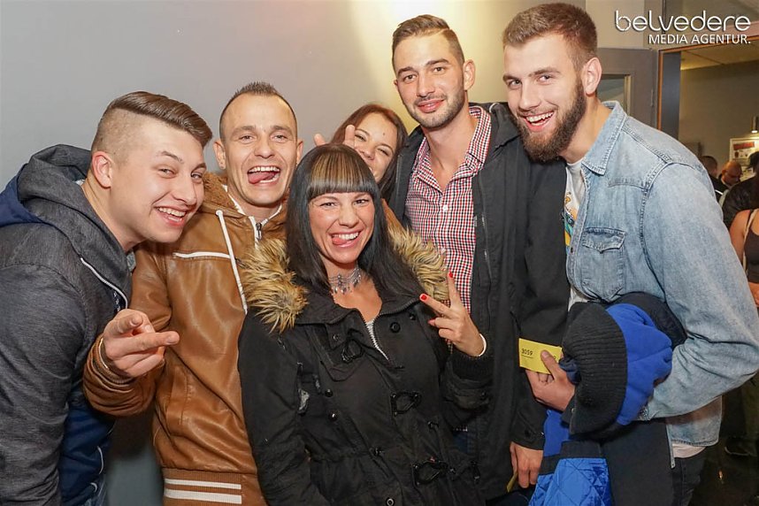 Wir bekennen Farbe! - so hie&szlig; das Motto der Nacht vom Samstag zu Sonntag im Nordh&auml;user Jugendclubhaus. Auf die G&auml;ste wartete nicht nur jede Menge Licht, sondern auch jede Menge toller Musik. Wir haben wieder die Galerie f&uuml;r Sie zusammengestellt.