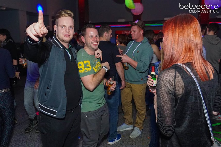 Wir bekennen Farbe! - so hie&szlig; das Motto der Nacht vom Samstag zu Sonntag im Nordh&auml;user Jugendclubhaus. Auf die G&auml;ste wartete nicht nur jede Menge Licht, sondern auch jede Menge toller Musik. Wir haben wieder die Galerie f&uuml;r Sie zusammengestellt.