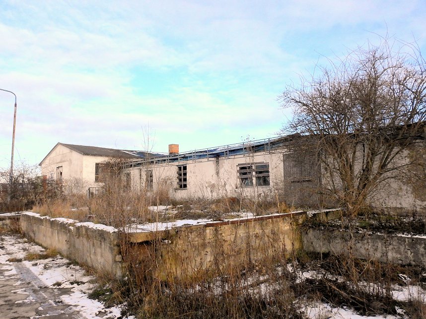 Peter Blei in den Ruinen der Schuhfabrik in Wiehe