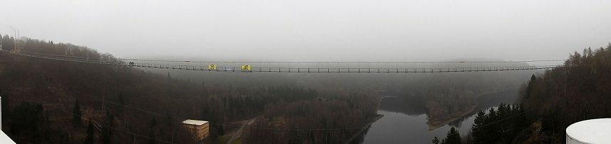 Abh&Atilde;&curren;ngen &Atilde;&frac14;ber der Talsperre