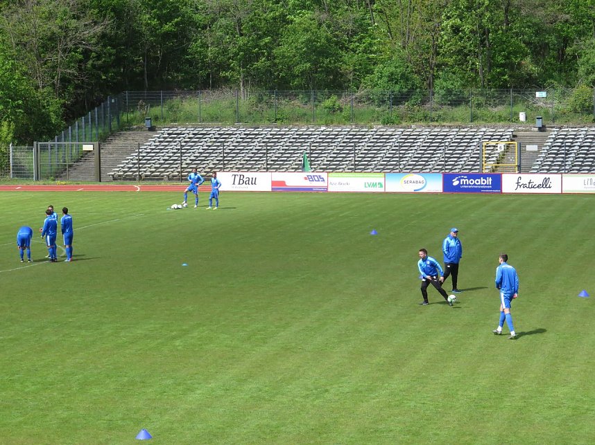 Vor und nach dem Spiel gegen den BAK