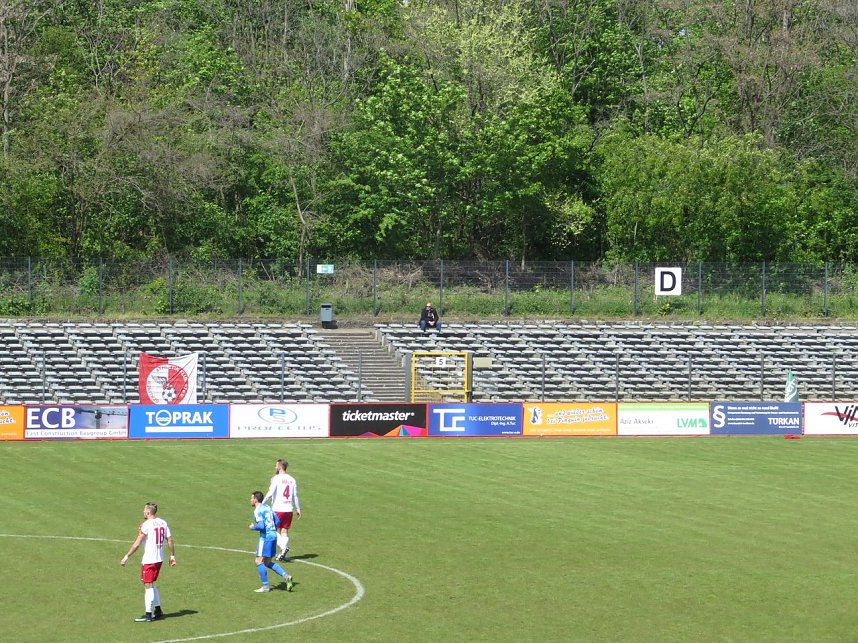 Vor und nach dem Spiel gegen den BAK
