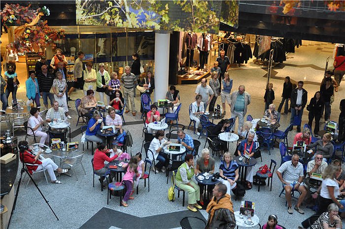 Modeschau in der Galerie