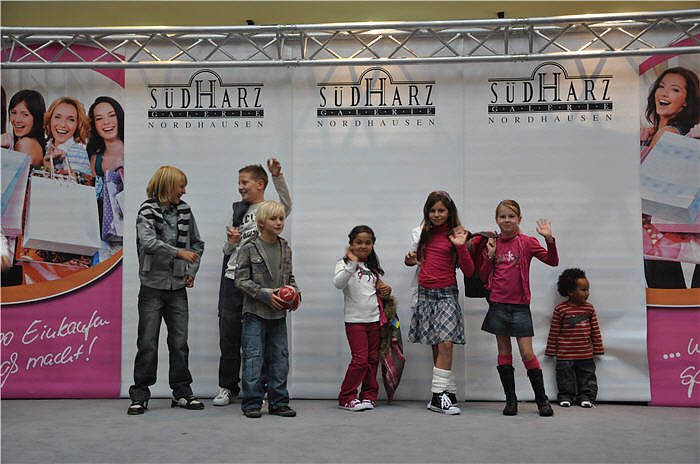 Modeschau in der Galerie