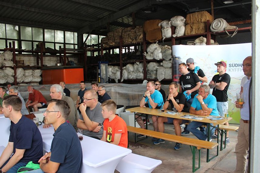 Sponsoren beim Schie&szlig;en auf dem Dickkopf