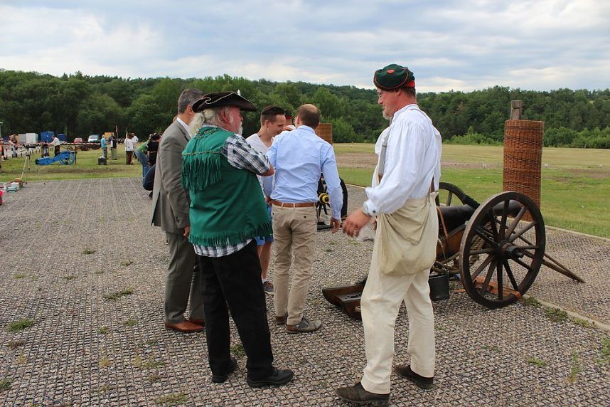 Sponsoren beim Schie&szlig;en auf dem Dickkopf
