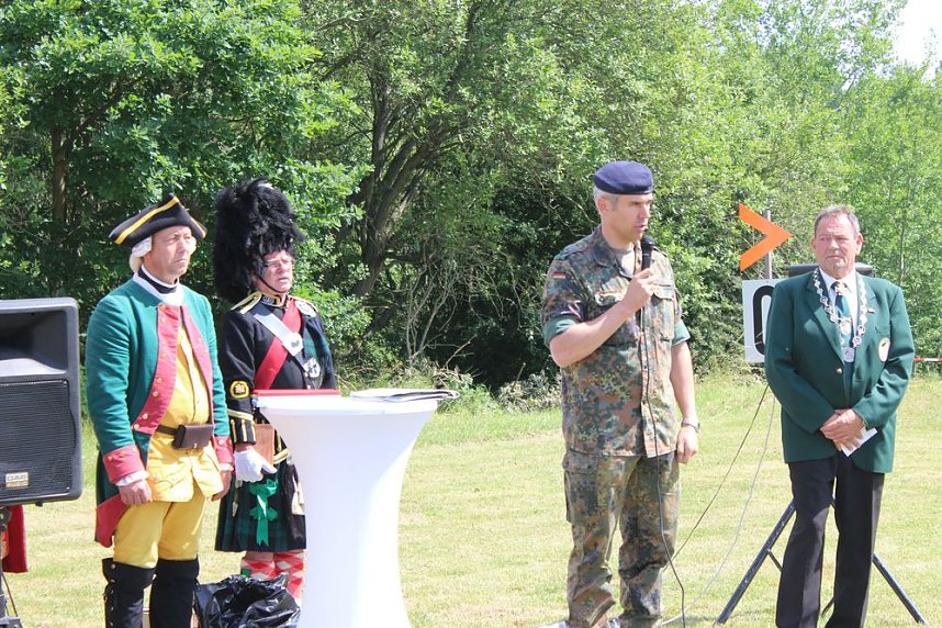 Gro&szlig;e Parade auf dem Dickkopf