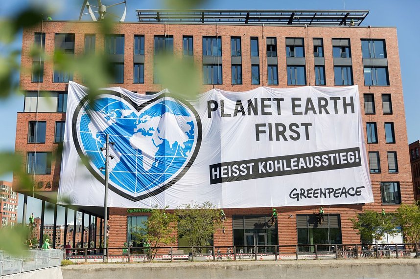 Wasserdemo auf der Elbe