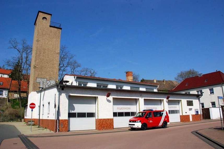 Das Feuerwehrdepot in Hettstedts Oberm&uuml;hlenstra&szlig;e 12 k&ouml;nnte nach dem Umzug der Technik und Kameraden in den Neubau vielleicht zum Handwerksmuseum umgebaut werden. Die Idee des Landtagsabgeordneten Jens Diederichs k&ouml;nnte helfen, enorme Kosten gegen&uuml;ber einem Museumsneubau zu sparen. Zudem k&ouml;nnte das traditionsreiche Feuerwehrger&auml;tehaus erhalten werden. Foto: J. Miche