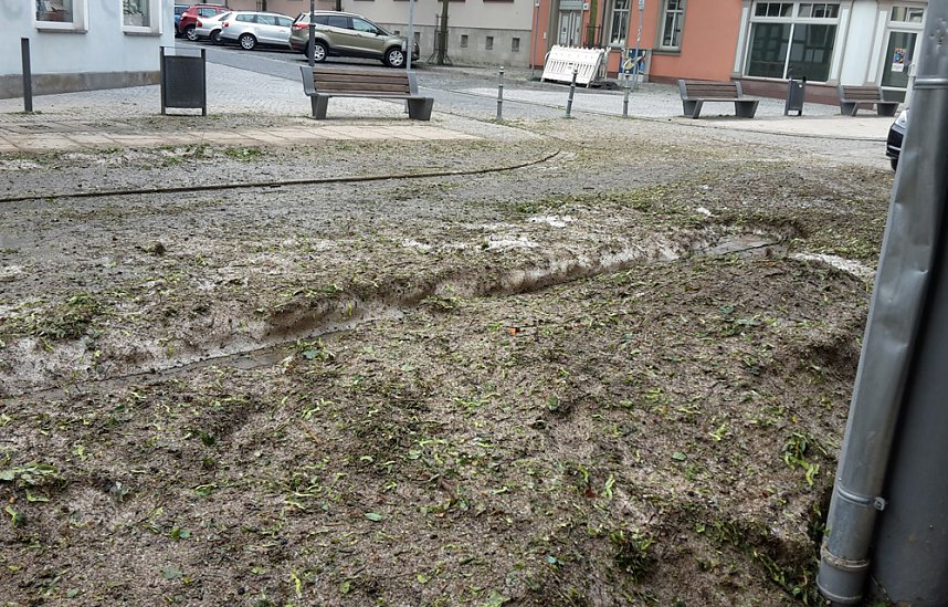 Aufr&auml;umarbeiten beginnen