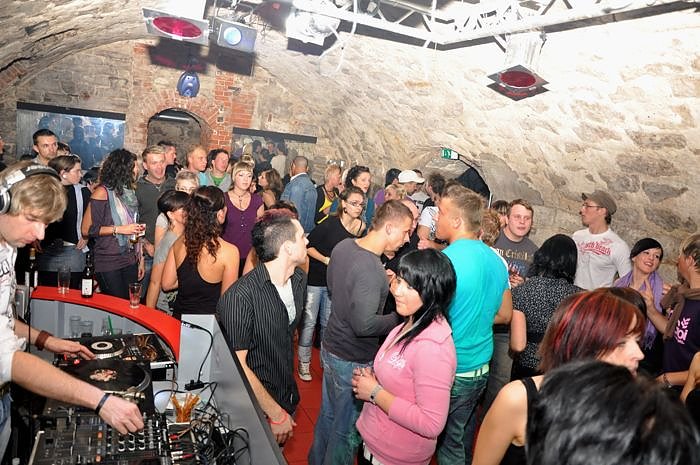 Funky  Kitchen NDH Tunes Clubtour im Grease