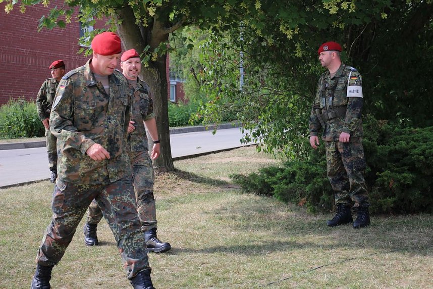 Einheiten der Bundeswehr verabschiedet