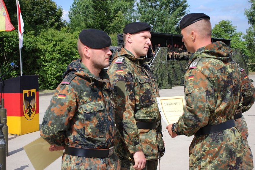 Einheiten der Bundeswehr verabschiedet