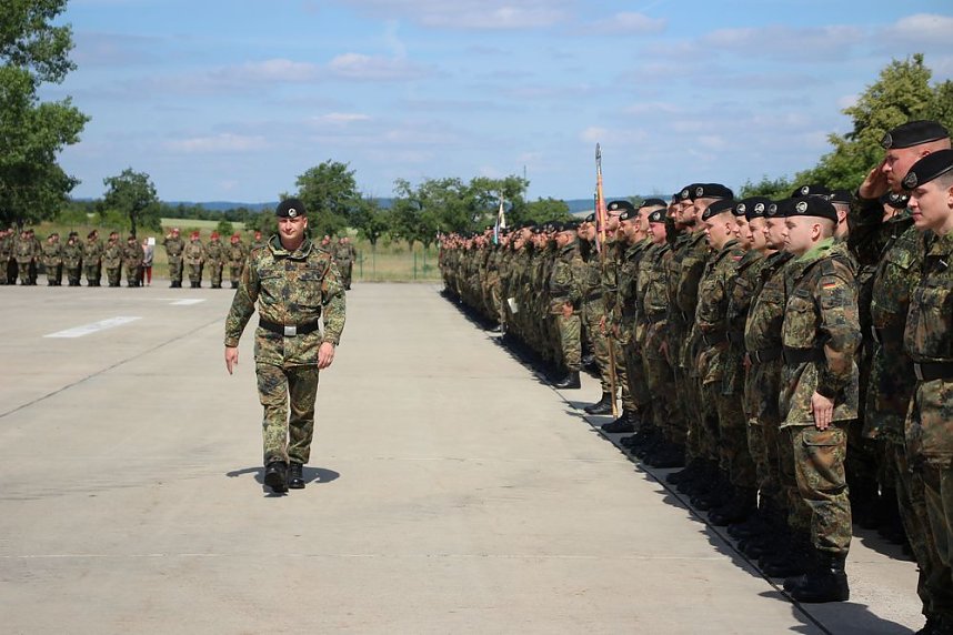 Einheiten der Bundeswehr verabschiedet