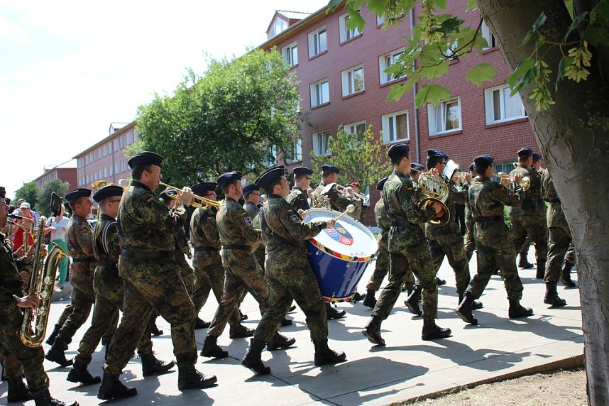 Einheiten der Bundeswehr verabschiedet