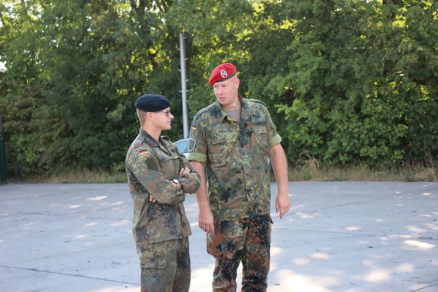 Panzer in Richtung Litauen verladen