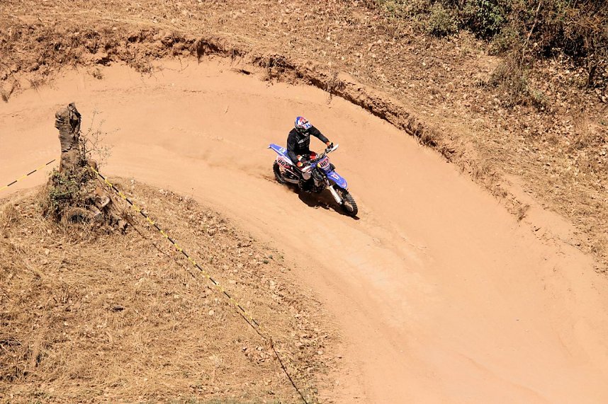 Fliegende Maschinen am Weinberg