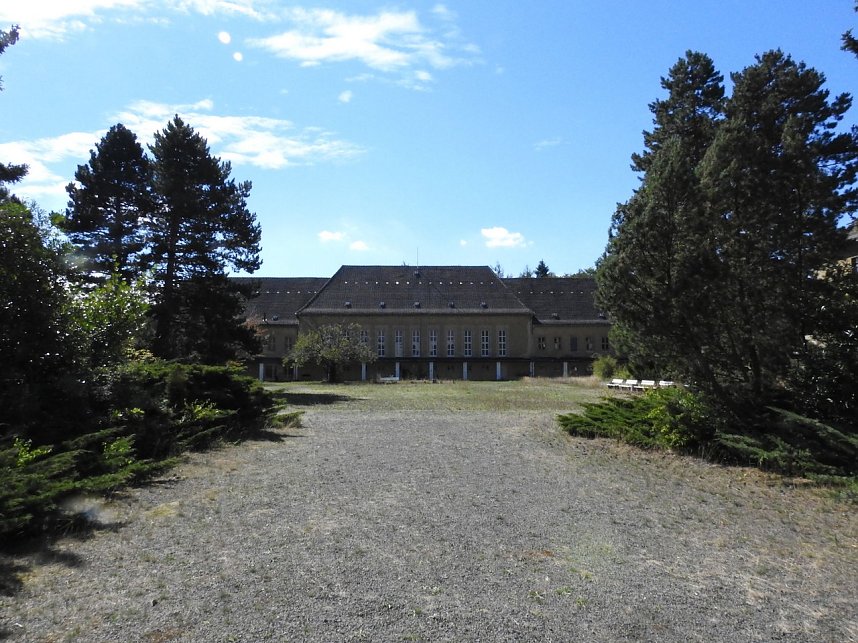 Erst Nazis, dann die SED