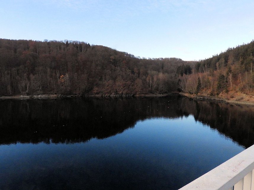 Wenig Wasser in der Talsperre