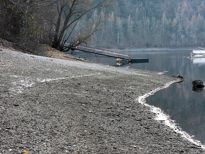 Wenig Wasser in der Talsperre