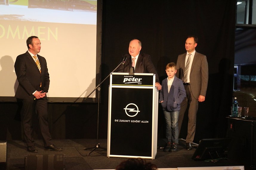 Er&ouml;ffnung des Opel-Autohauses