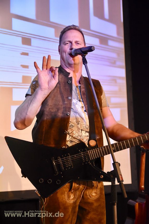 H&uuml;ttengaudi bei Autohaus Peter