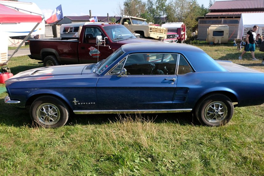 US-Cars in der Westernstadt