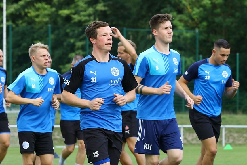 Trainingsauftakt des Oberliga-Kaders im AKS