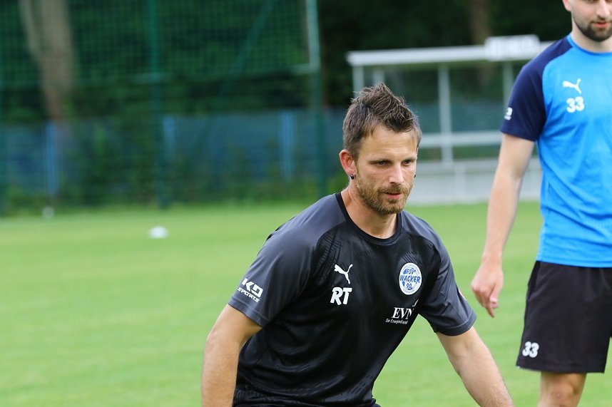 Trainingsauftakt des Oberliga-Kaders im AKS