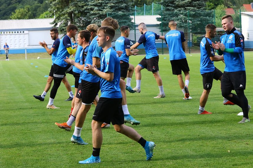 Trainingsauftakt des Oberliga-Kaders im AKS