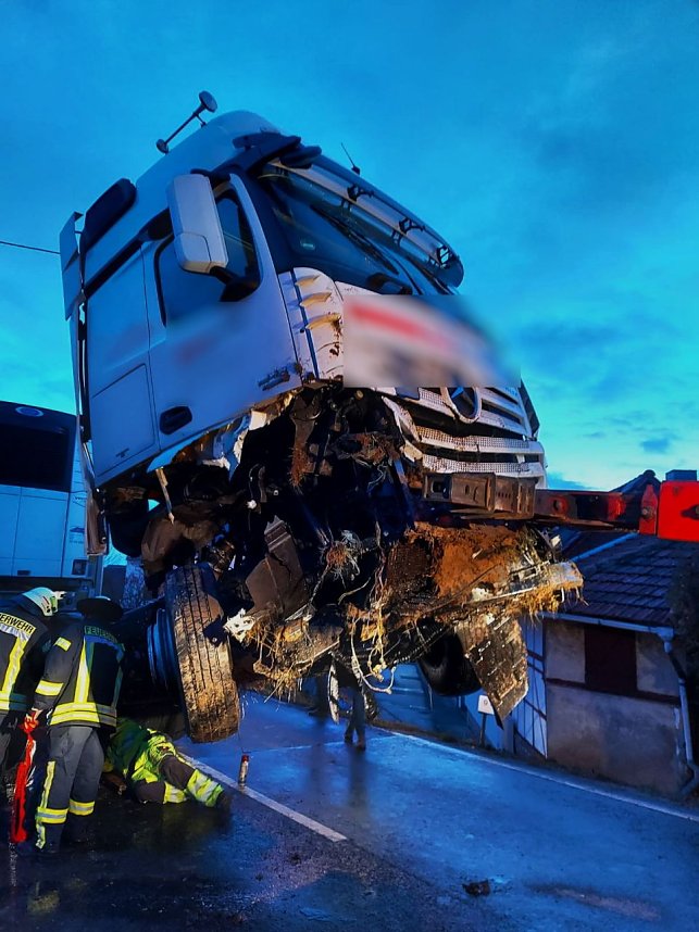 LKW-Bergung bei Oberspier