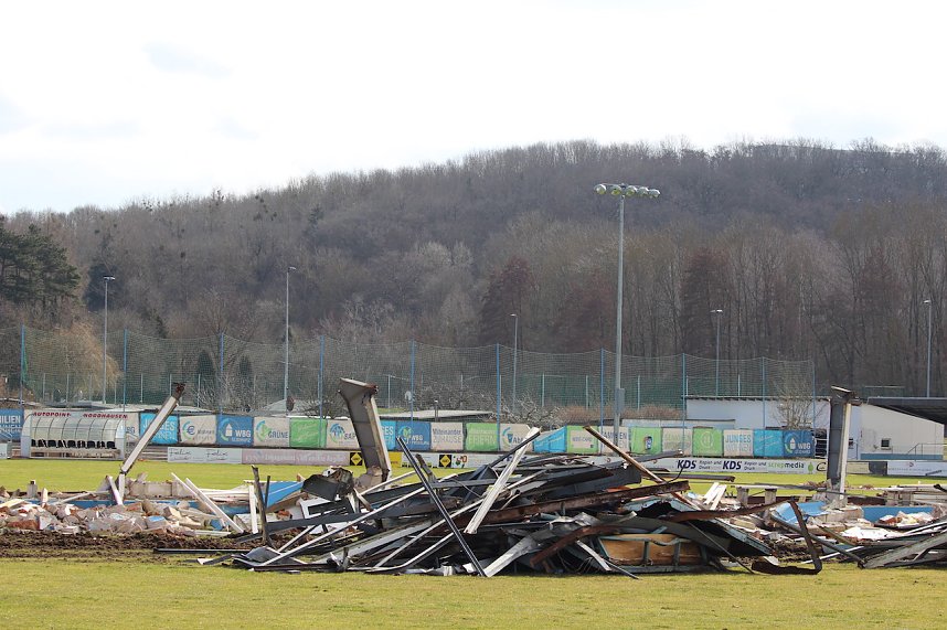 Ausblick &uuml;ber die abgerissene Trib&uuml;ne