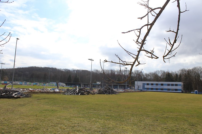 Ausblick &uuml;ber die abgerissene Trib&uuml;ne