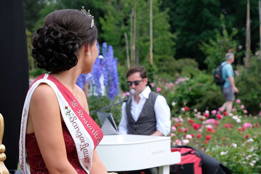 Kr&ouml;nung der Rosenk&ouml;nigin in Sangerhausen