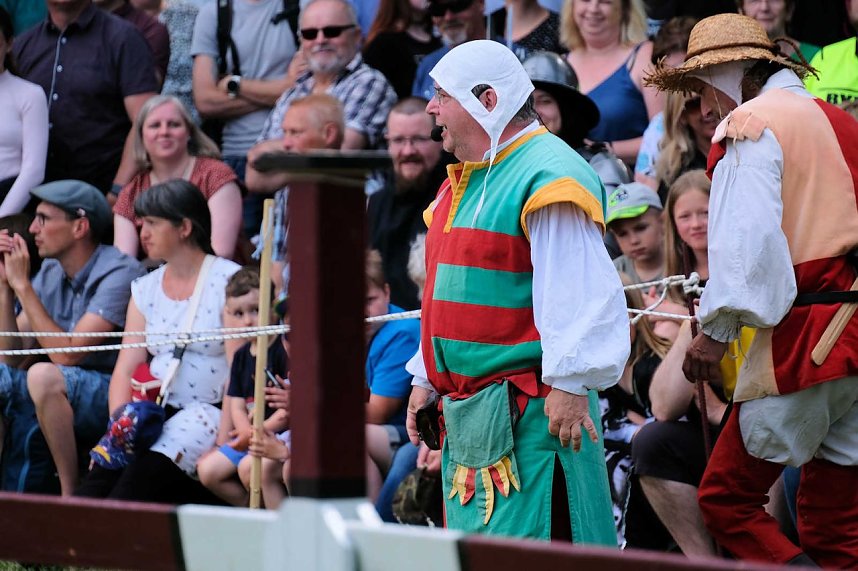 Ritterspektakel auf der Ronneburg zum Pfingstsamstag