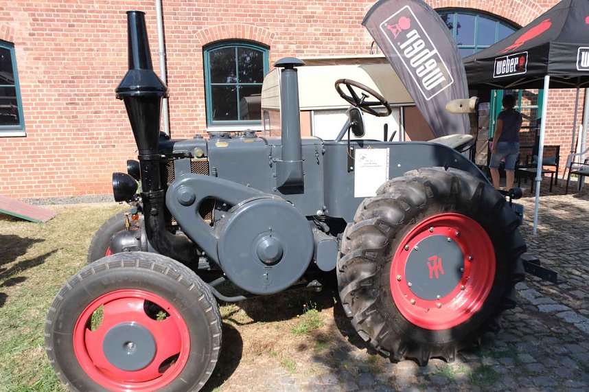 Motoren- und Maschinenschau zu Dreschfest in Sundhausen