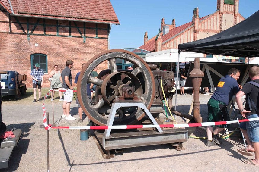 Motoren- und Maschinenschau zu Dreschfest in Sundhausen