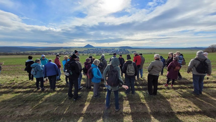 Am R&ouml;hrigschacht wird zur traditionellen Gl&uuml;hweinwanderung geladen