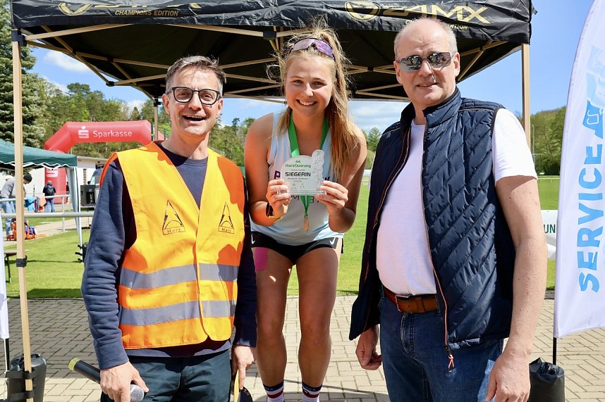 Stolze Sieger der 44. Harzquerung auf dem Treppchen