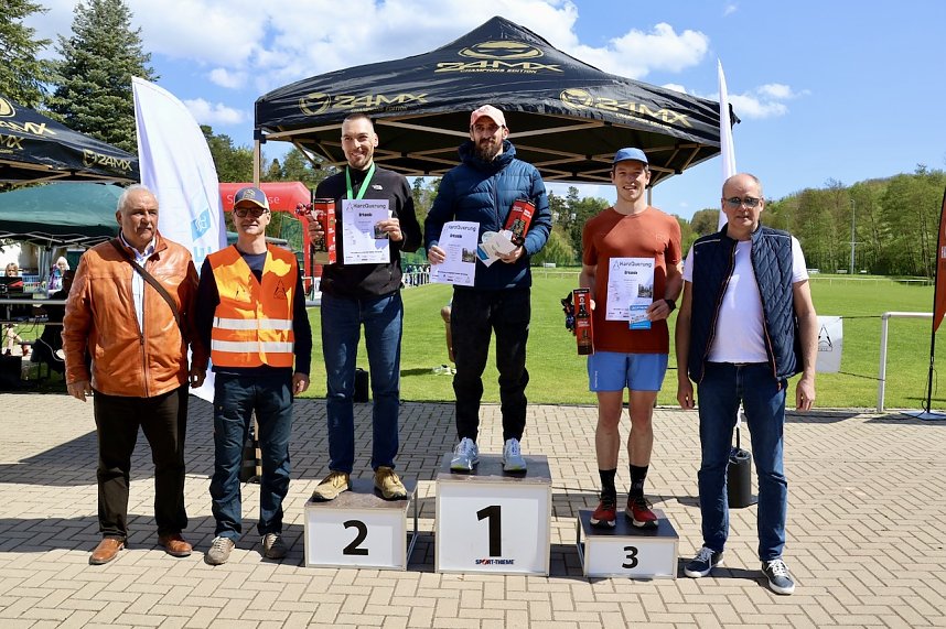 Stolze Sieger der 44. Harzquerung auf dem Treppchen