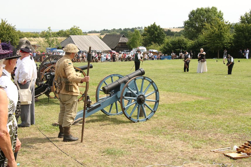 Kanonendonner auf der Pfalz Tilleda
