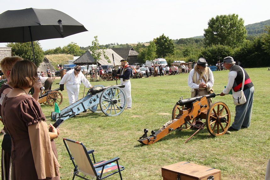 Kanonendonner auf der Pfalz Tilleda