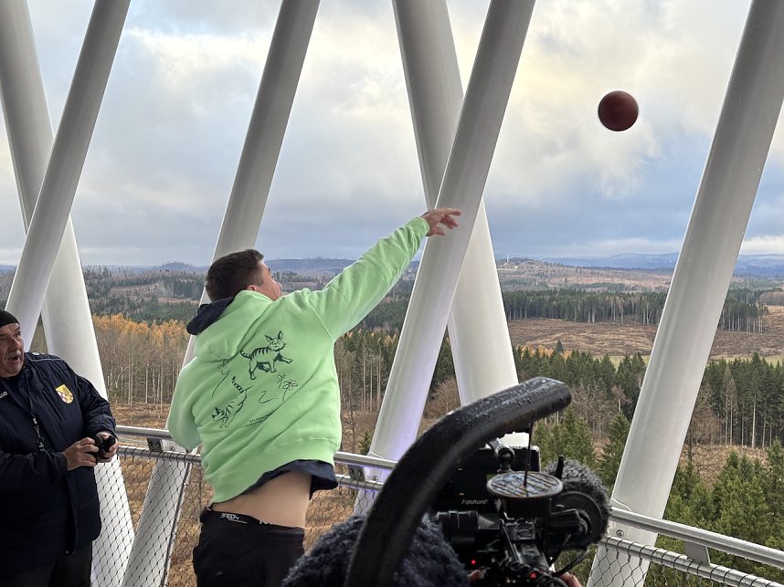 Weltrekord auf dem Harzer Hexenbesen: David Storl st&ouml;&szlig;t 43 Meter tief und 29,94 Meter weit
